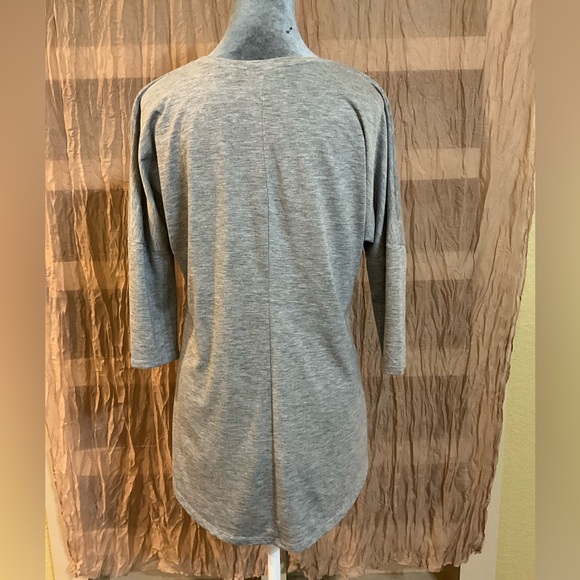 Weavers gray high low shirt. Size M - Picture 2 of 9